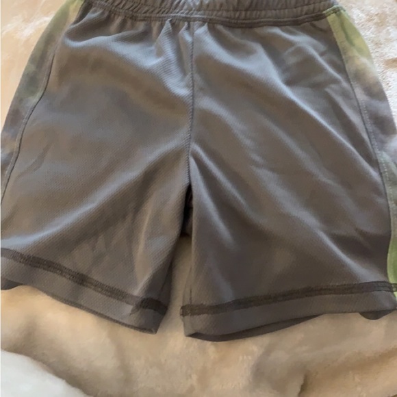 3T boys shirts, yellow hoodie is 2T, black shirt is 2T. To big for my son. - Picture 3 of 16